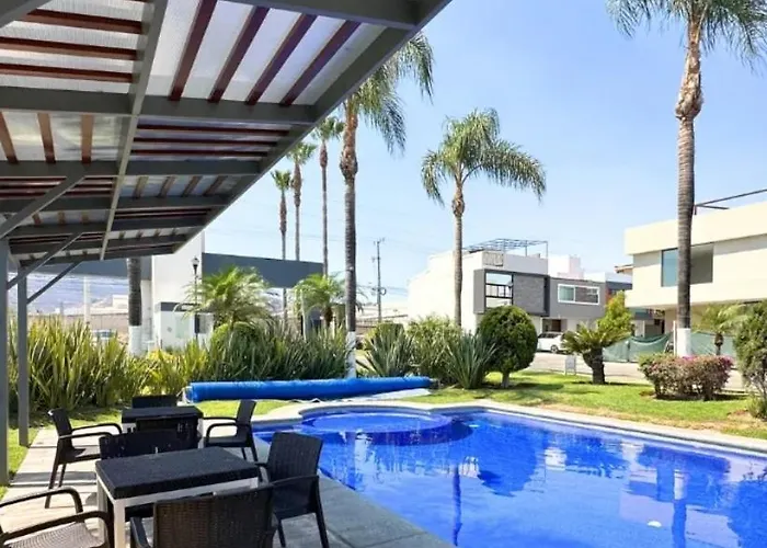 Casa Bon Ubicada En Nueva Galicia Residencial, Es Una Propiedad Completa Al Sur De La Ciudad Que Te Ofrece Modernidad, Espacio, Tranquilidad, Cuenta Con 4 Recamaras 3 Banos Completos Y 2 Cajones De Estacionamiento Privados