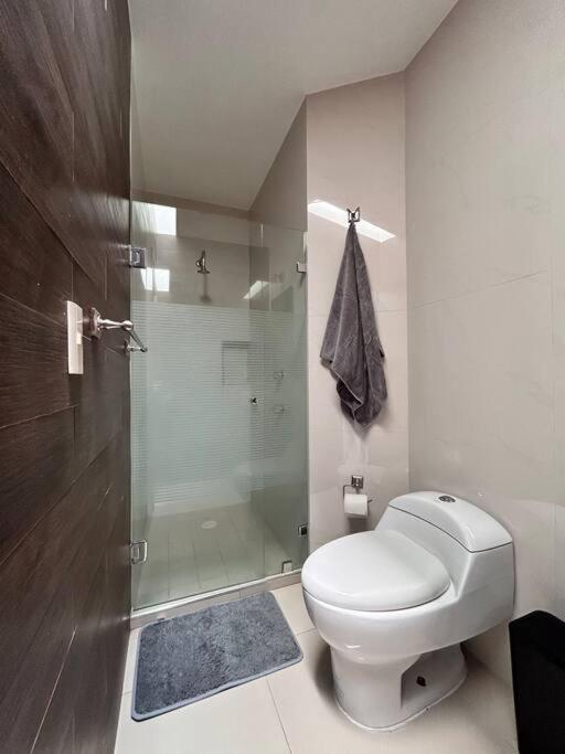 Holiday home Casa Bon Ubicada En Nueva Galicia Residencial, Es Propiedad Completa Al Sur De La Ciudad Que Te Ofrece Modernidad, Espacio, Tranquilidad, Cuenta Con 4 Recamaras 3 Banos Completos Y 2 Cajones De Estacionamiento Privados *