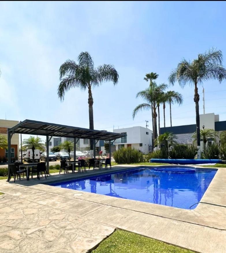 Holiday home Casa Bon Ubicada En Nueva Galicia Residencial, Es Propiedad Completa Al Sur De La Ciudad Que Te Ofrece Modernidad, Espacio, Tranquilidad, Cuenta Con 4 Recamaras 3 Banos Completos Y 2 Cajones De Estacionamiento Privados *