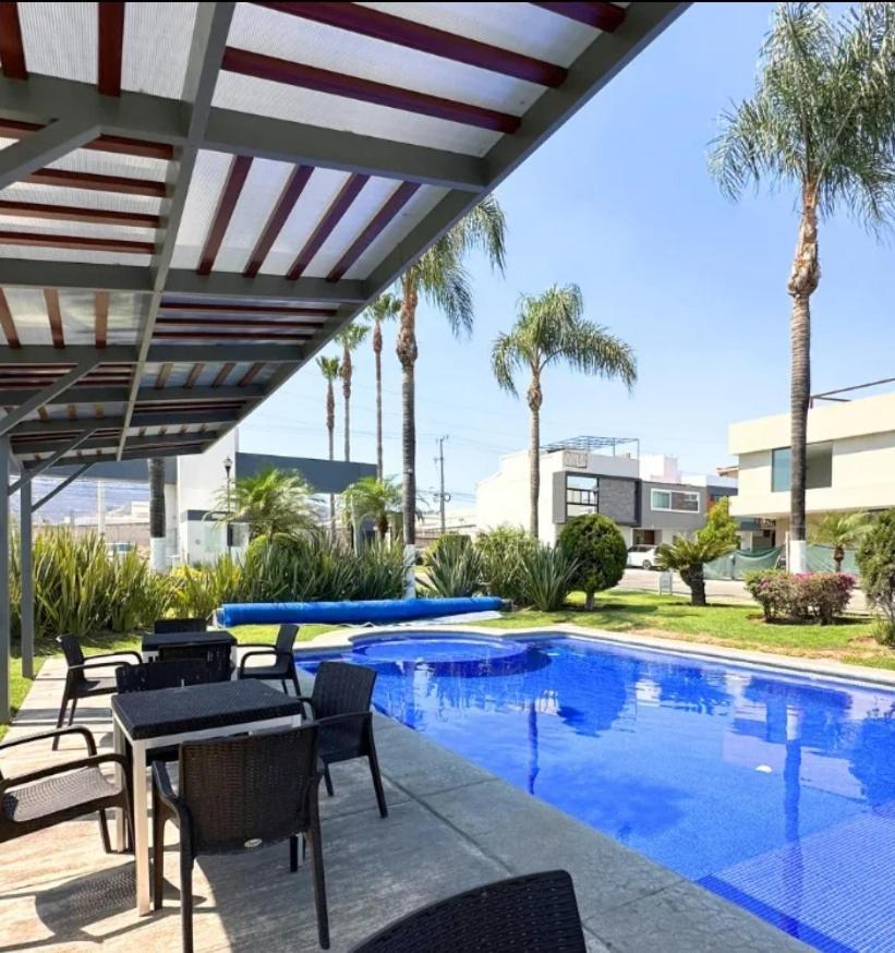 Casa Bon Ubicada En Nueva Galicia Residencial, Es Propiedad Completa Al Sur De La Ciudad Que Te Ofrece Modernidad, Espacio, Tranquilidad, Cuenta Con 4 Recamaras 3 Banos Completos Y 2 Cajones De Estacionamiento Privados Holiday home Guadalajara